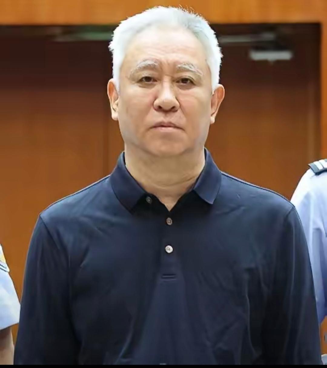 我原以为许老板的两个儿子，曾经一个是清华高材生，一个是哈佛高材生，在学业上应该很