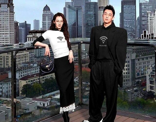 别急着夸妊娠纹是「勋章」。这碗鸡汤，可能烫嘴。郑恺聊苗苗易孕，说「基本不做措