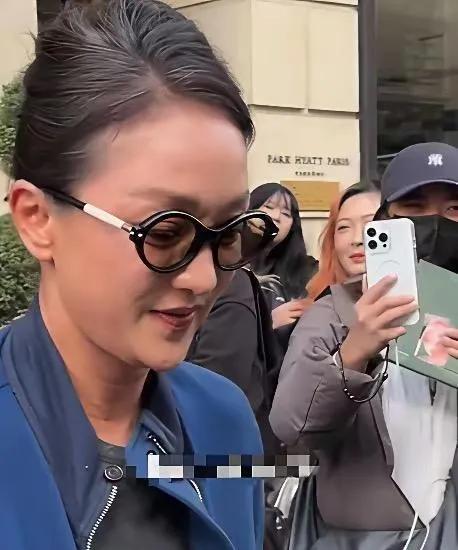 美人迟暮，女神周迅貌似也有白头发了！周迅我非常喜欢的一位演员，也可以说是从小