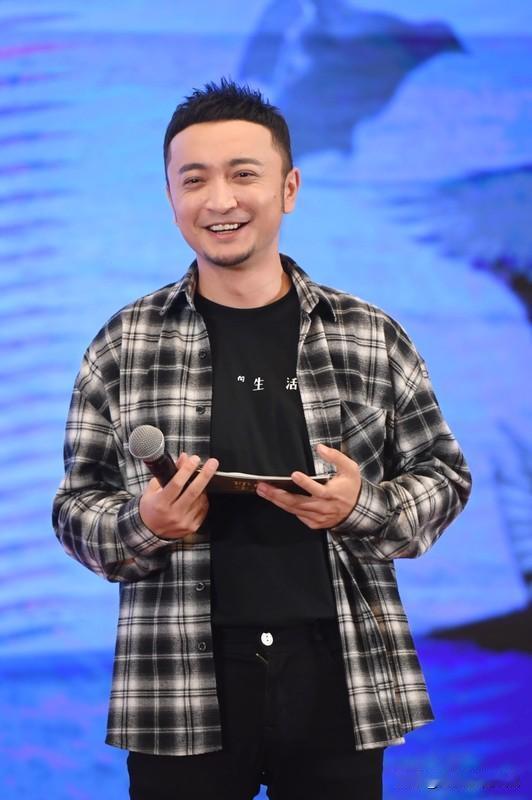 鞋界华强北，山寨起家。央视的宣传，颇有种英雄不问出处的意思。一般情况下，山寨