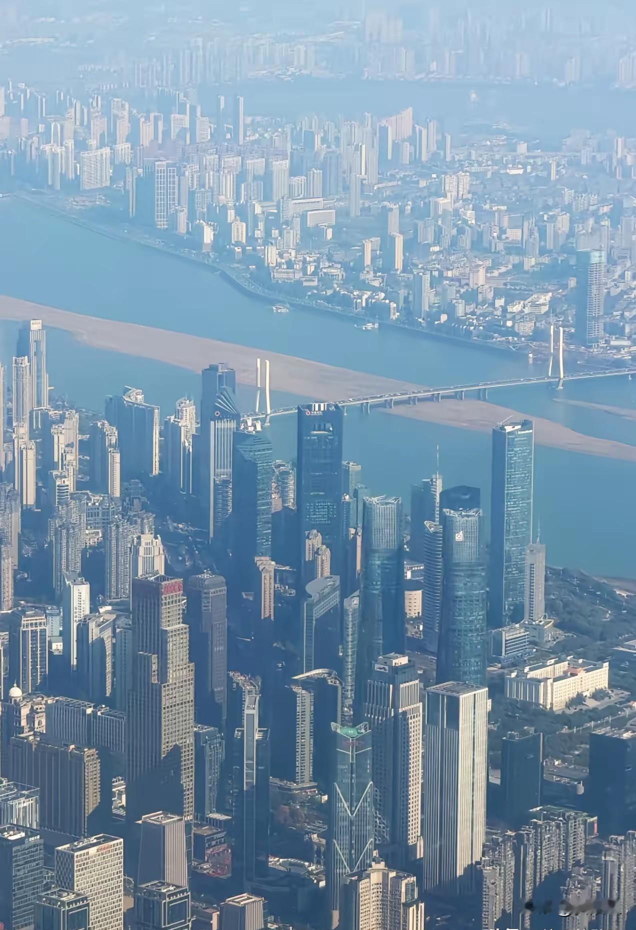 不得不说，南昌真的是一个被大家误解的城市，被各种指标数据环。南昌其实是一个刚刚好