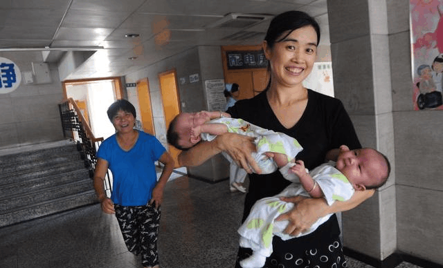 不依靠老人, 自己一个人可以完成坐月子、带孩子吗?