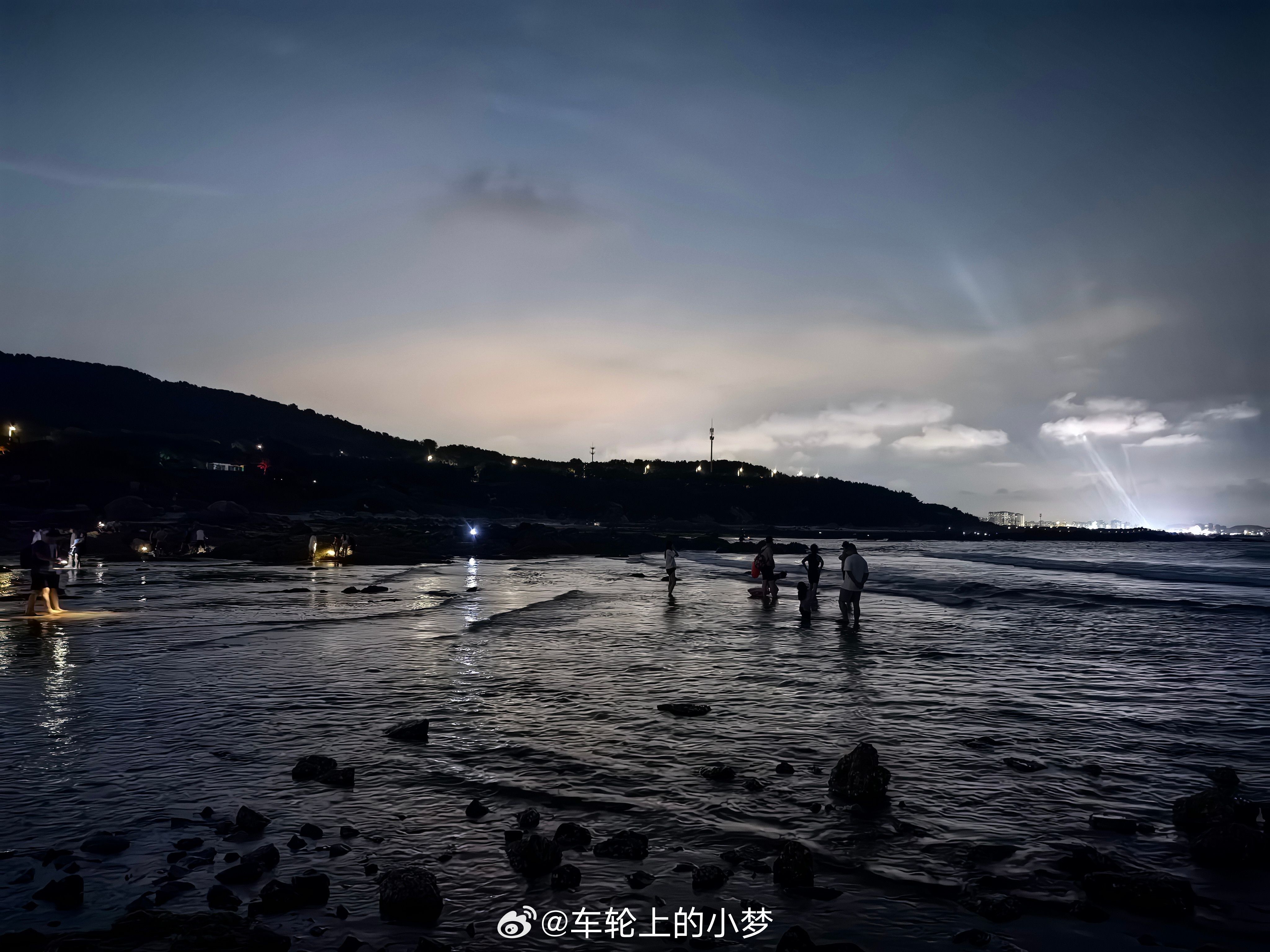 白天几乎没人来的地方，晚上竟然人山人海！​​​