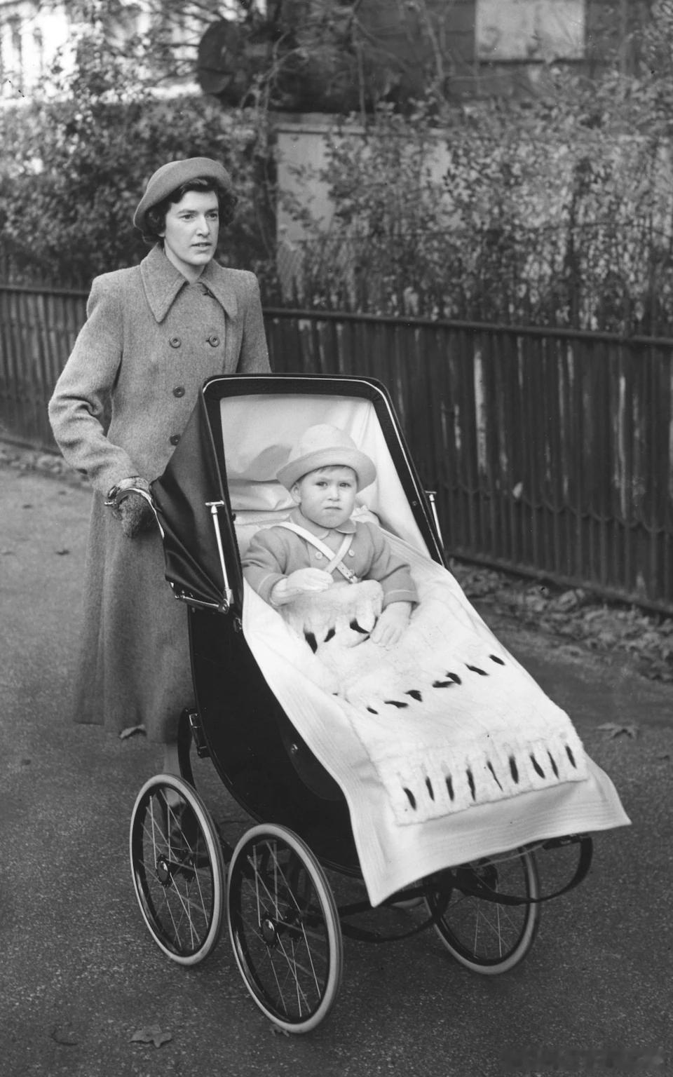 查尔斯三世国王【news】KingCharlesIII国王拜访了他心爱的