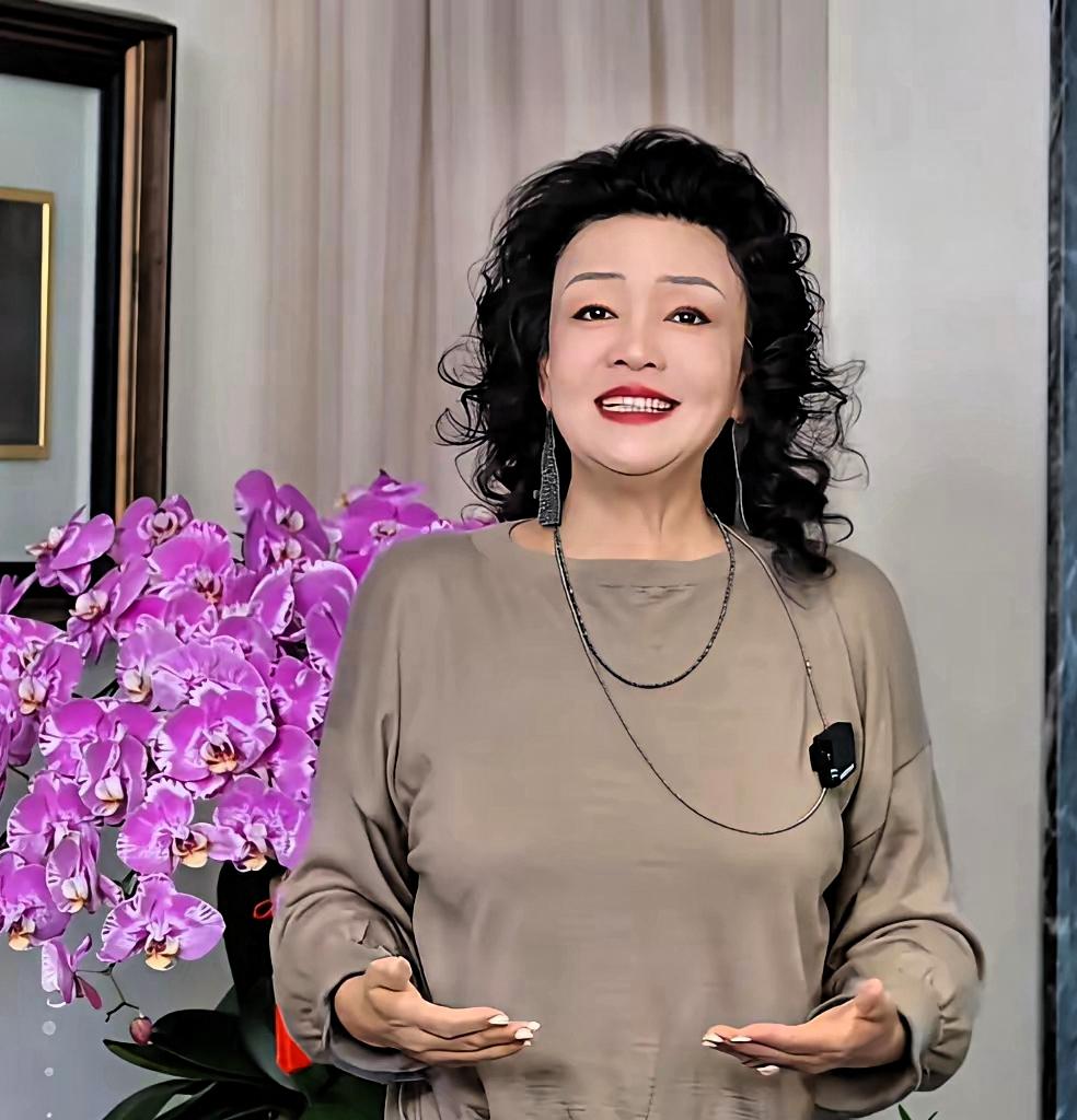 不少网友翻看汪宝日常照片后纷纷感慨，孩子长相既不贴近父亲汪小菲，也不像母亲马筱梅