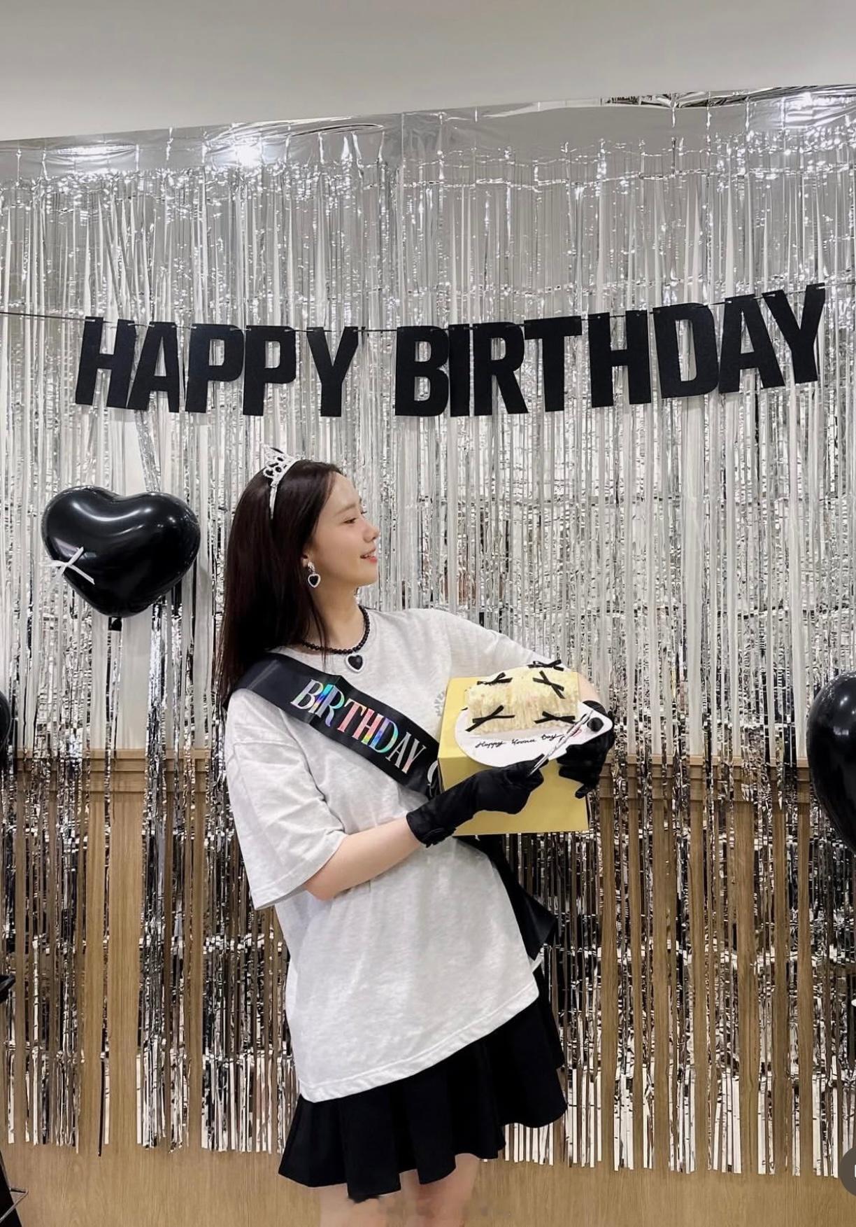 林允儿林允儿过生日啦依然全球粉丝给公主过生日​​​