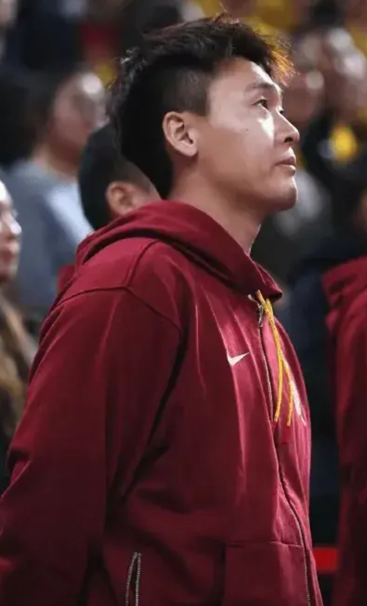 临危受命！赵睿随中国男篮前往韩国，看来郭士强的球队赵睿才是绝对核心。虽然昨天晚上