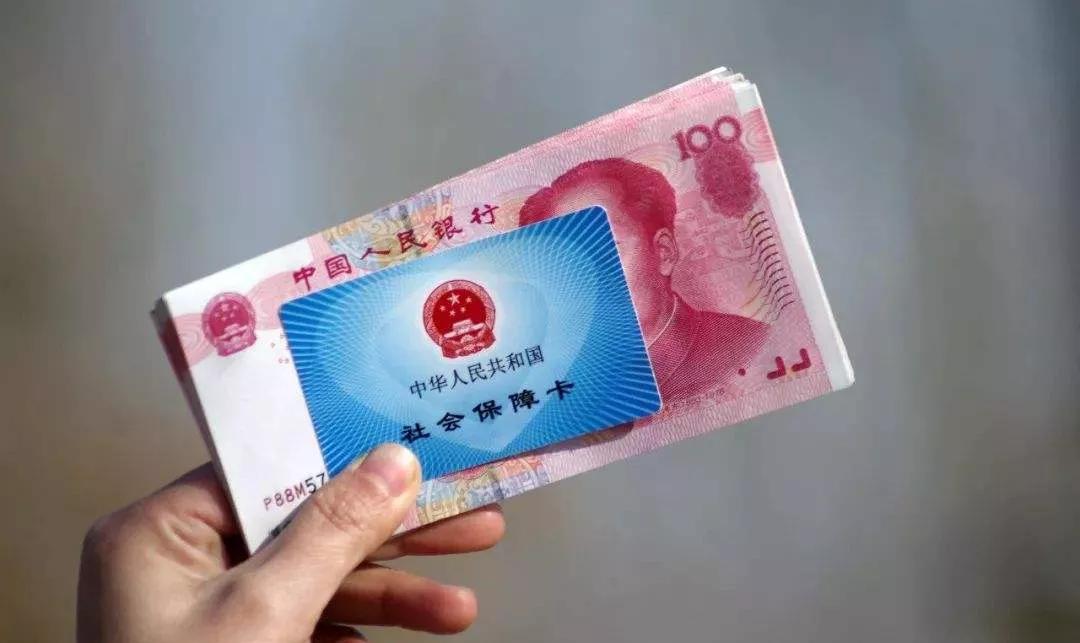 #养老金调整#刚刚看到网上有位朋友分析养老金调整的事儿，觉得挺有意思。他说今年