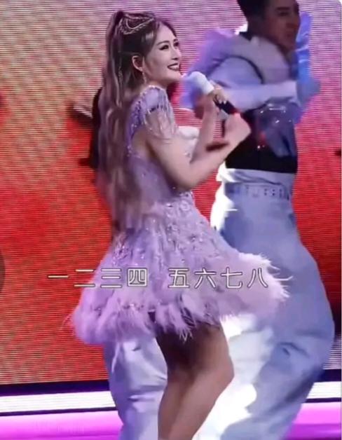 谢娜真的不能继续开全国巡演演唱会了。从6月12日前，广电公开表态强力支持整治撕