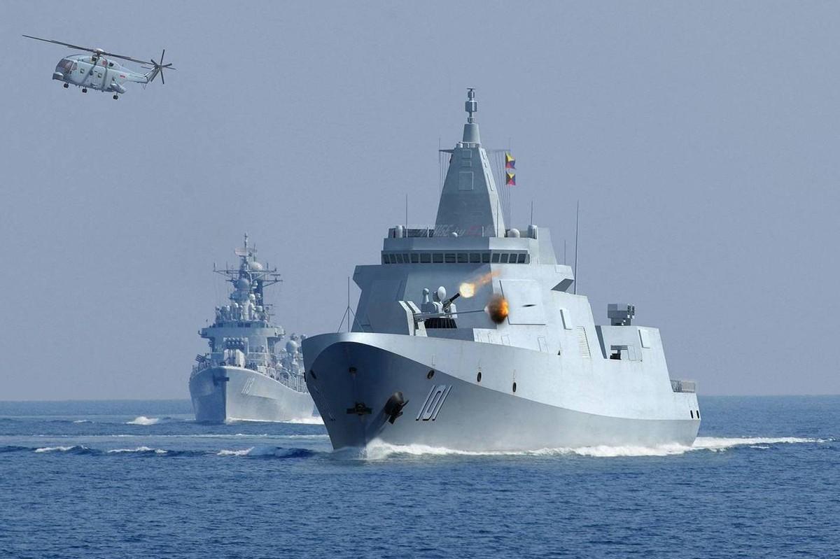 南海隔空过招：美航母匆匆过境，十艘055早已扎根。10艘055型万吨大