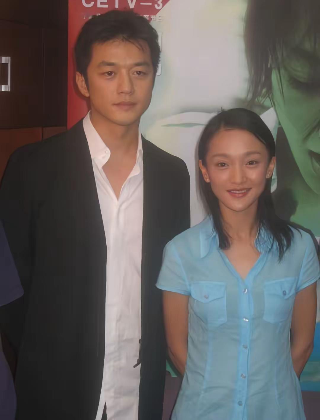 2003年出席电视剧见面会的李亚鹏&周迅。