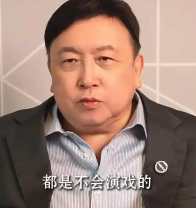 近日，香港著名导演王晶在采访中称，内娱顶流男女演员都不会演戏，反而是身边的配角演