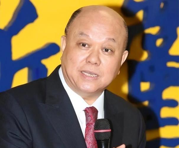 一句话一下引发热议！台湾新党副主席李胜峰曾把话说得很重：“全世界敢跟大陆硬碰硬的