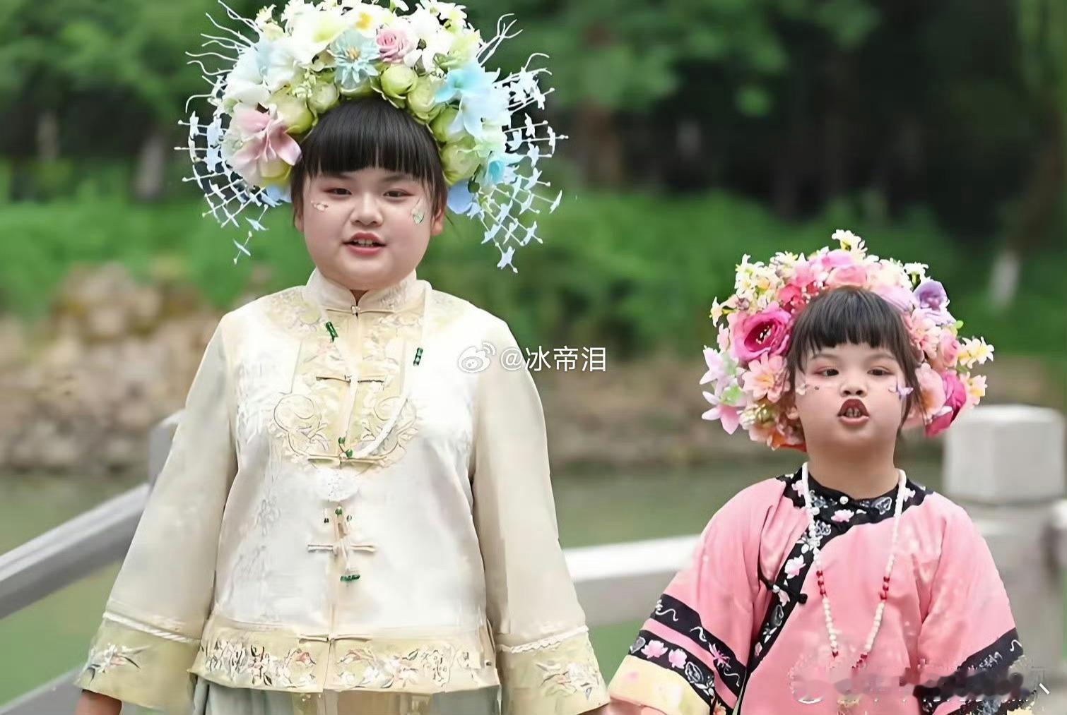 韩安冉妹妹和她女儿长得也太像了吧？