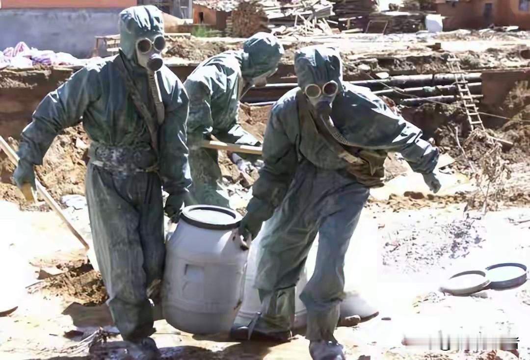 盯着哈尔巴岭，这是中国境内最大的日寇遗留化学武器埋葬点。本来日本承诺2007年销