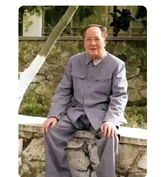 伟人万古流芳！！！美国前国务卿基辛格曾经有这样一个感受：毛泽东的书房很朴素，