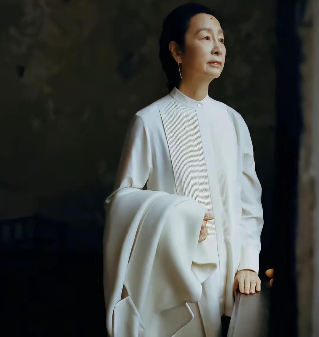 奚美娟事件一出，最无辜的不是当事人，而是那个低调了31年的儿子奚男！母亲的过