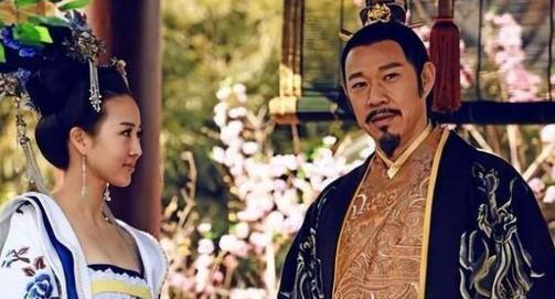 一天，李世民笑眯眯问妹夫薛万彻：“听说你与公主结婚数月还未同房？”薛万彻说：“公