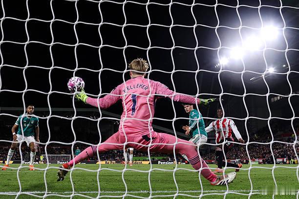 布伦特福德3比2利物浦谁是这场评分最低的球员？柯克兹！匈牙利边后卫还打进了一球