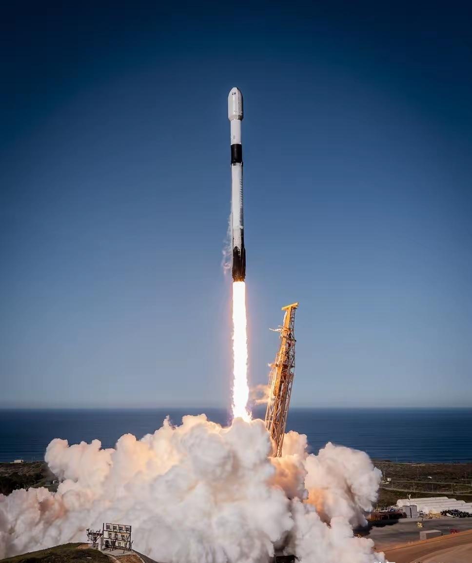 北京时间今日凌晨1时53分，SpaceX在范登堡空军基地SLC-4E发射台，用猎
