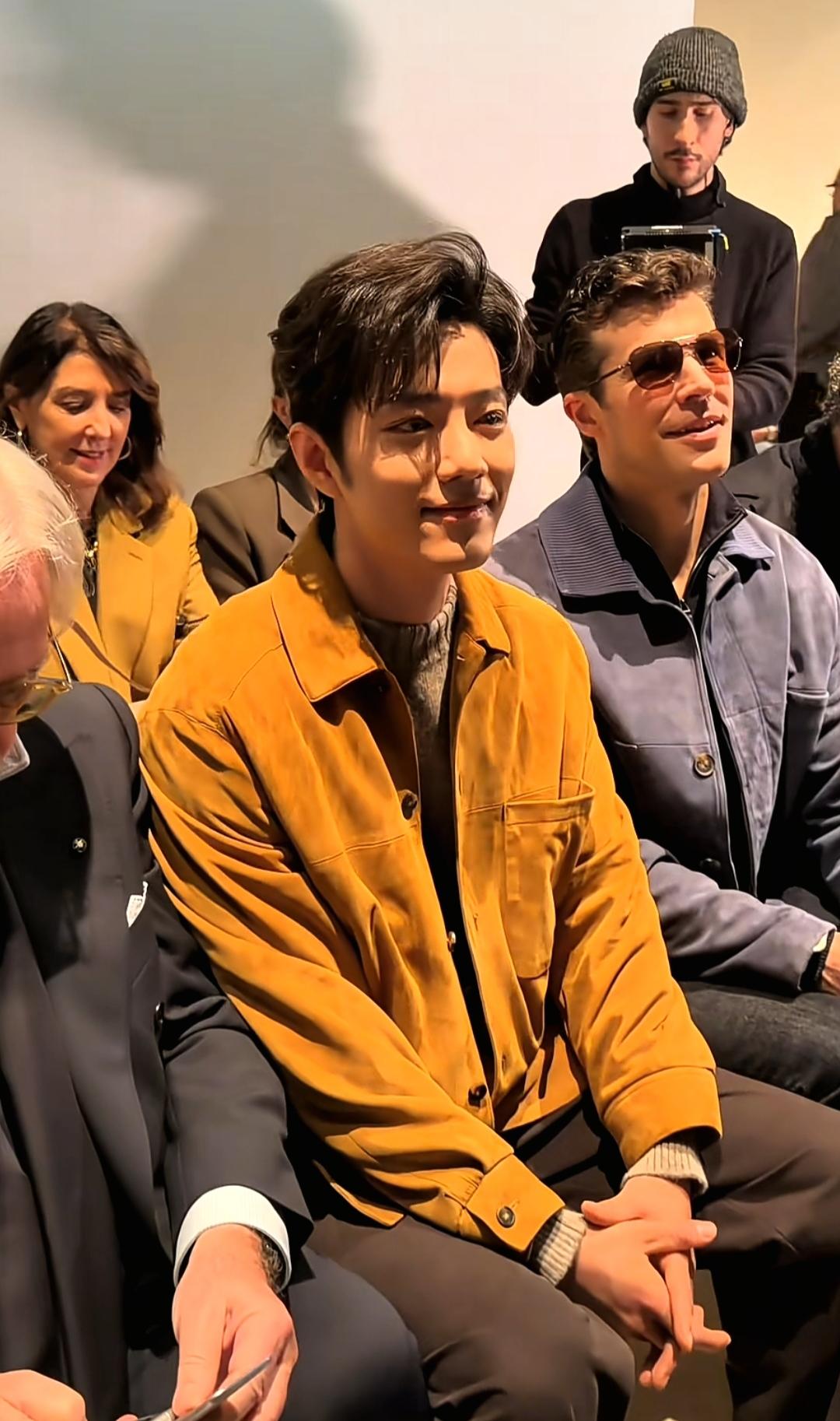 肖战这几天在米兰时装周看秀，港圈的媒体简直把他夸上了天，那词看了都起鸡皮疙瘩