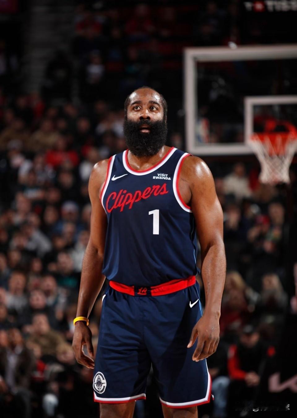 NBA常规赛，快船119：103逆转开拓者，这三人功不可没———第一位：哈登