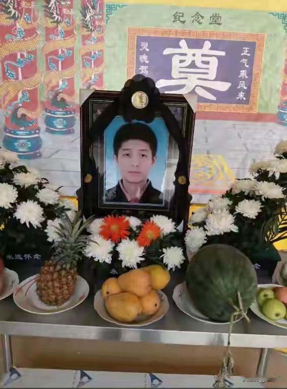 37岁中学老师齐黎明去世去世前身体已有征兆，为不耽误学生仍坚持上课，去世原因是