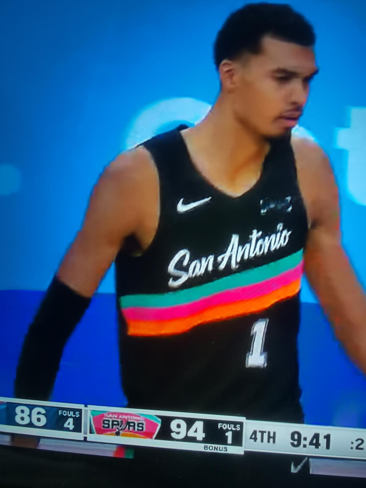 马刺继承了上赛季火箭的铁血气质130-110！马刺再次狙杀联