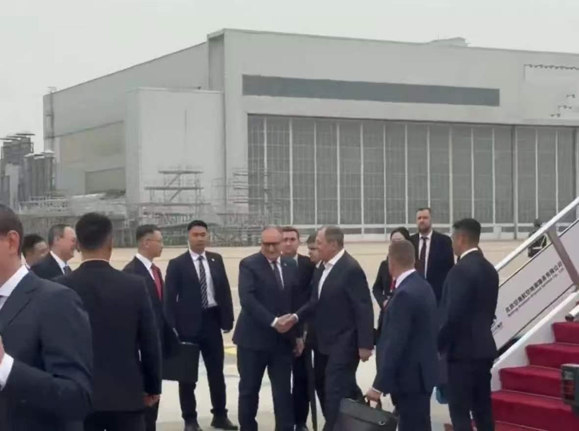 拉夫罗夫又来了，他这次来有个细节很重要。俄罗斯外长拉夫罗夫，今年七十六岁了。