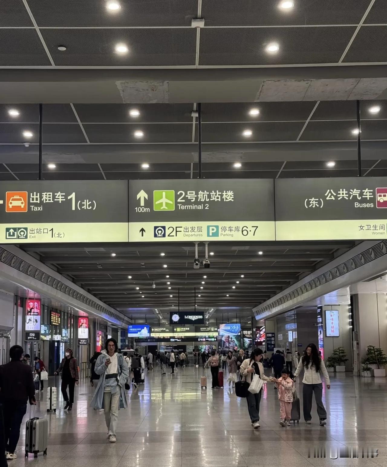 25岁小伙上班第二天，就被外派到越南接管当地管理项目，兴奋之余始料未及……2