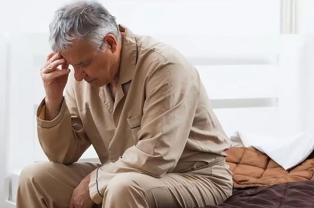 血糖的正常范围其实不像我们想象的那么严格，根据最新的健康标准，空腹血糖维持在3.