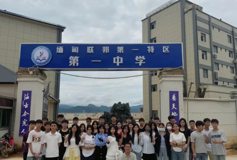 缅甸第一特区果敢老街第一中学的高中部，终于正常开课了，这是整个地区的唯一具备高中