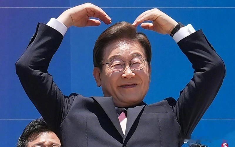 阳气足的不得了？！[捂脸哭]发现没有，李在明就是不信邪，他又要把办公室搬回到青瓦