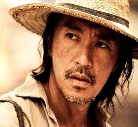 408亿票房登顶，沈腾不再是个单纯的演员。留在老东家客串，票房勉强蹭过3亿