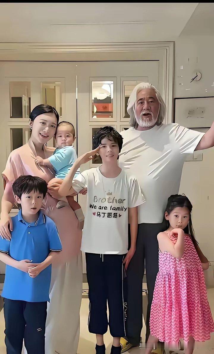这女人这这辈子啥都不干了，就生孩子了，有的俩口子在有钱还是选择丁克，这女人图啥了？​
