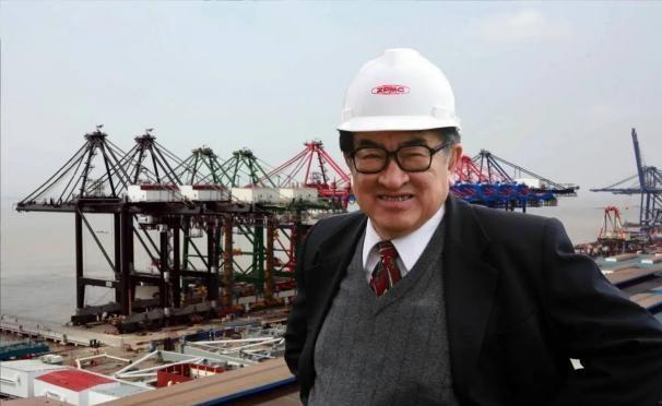 1995年，荷兰人以侵犯专利为由，将振华港机告上国际法庭，谁知，年过花甲的管彤贤