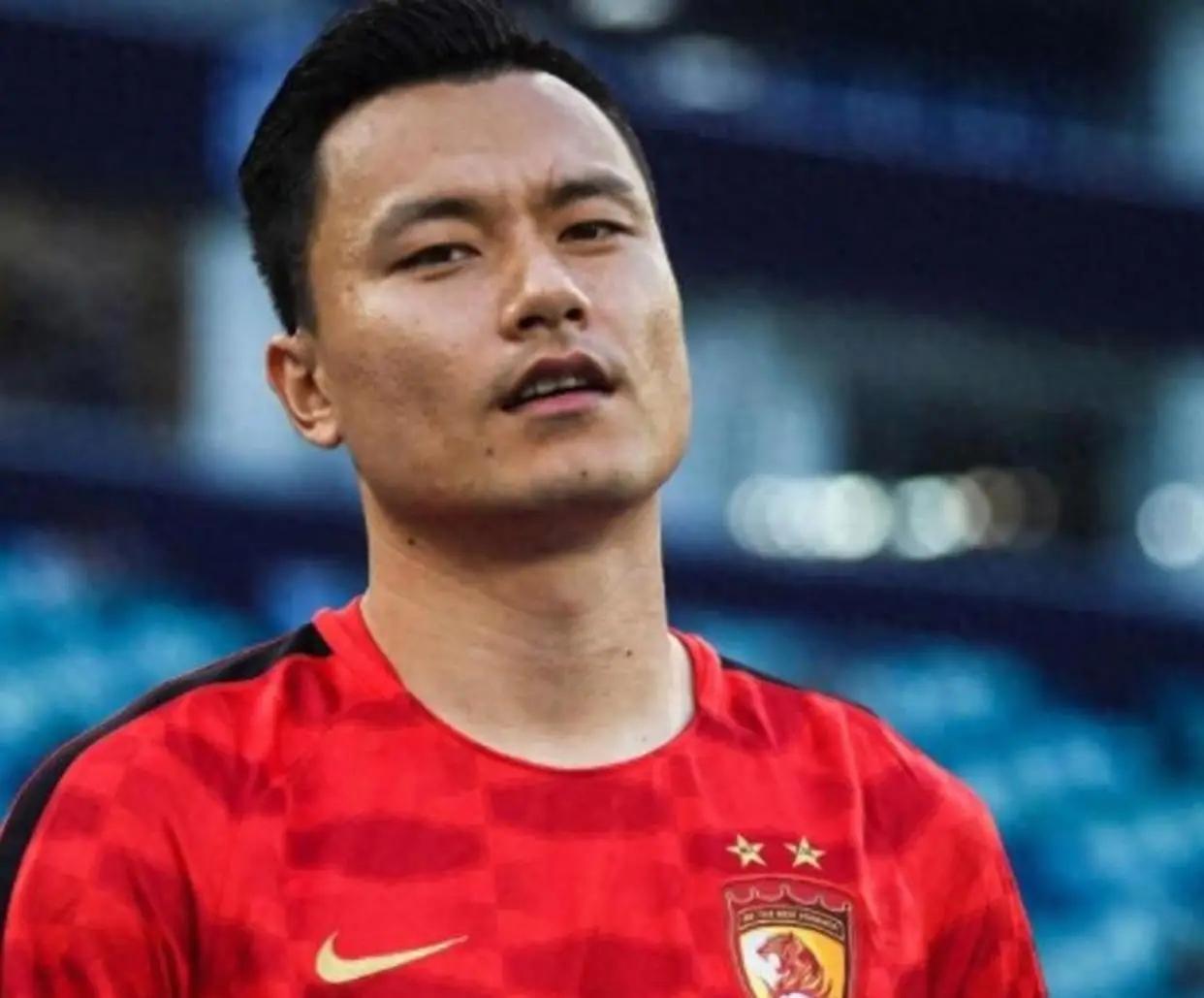 新闻报道说，郜林把广州的豪宅卖了，成交价格1.29亿，账面上净赚近9000万，但