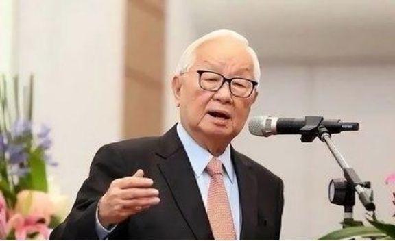 台积电创始人张忠谋毫不客气地表示：中国14亿人口，从来就不缺人才，全送到美国了，
