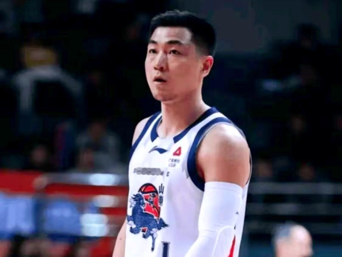 14+5+4，就问你还好意思叫高诗岩“高铁”不？山东对阵辽宁，两队实力相当，