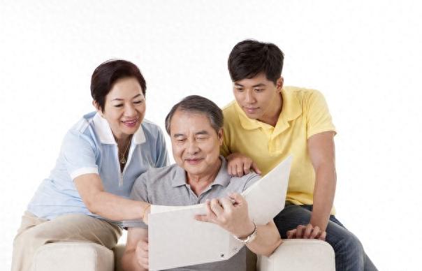 不用天天吃药了？长效降脂药进医保，2亿患者迎治疗新选择王大爷六十多岁了，十年