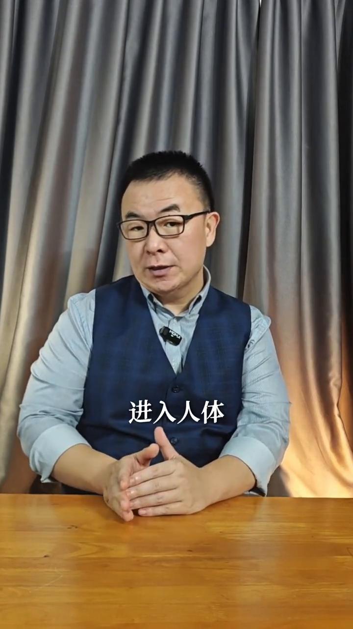 有毒的营养土。你以为自己是在阳台种菜，其实是在把镉铅锌种进家里，把毒种进身体里