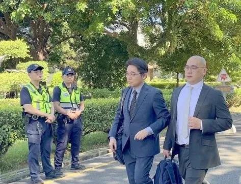 被关在看守所10个多月的柯文哲委托律师萧奕弘提出行政诉讼并声请假处分，争取柯文哲