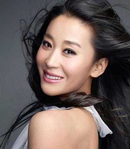 当年，王大治跟苗圃表白：“我喜欢你，做我女朋友吧。”苗圃摆摆手拒绝了：“你长得太