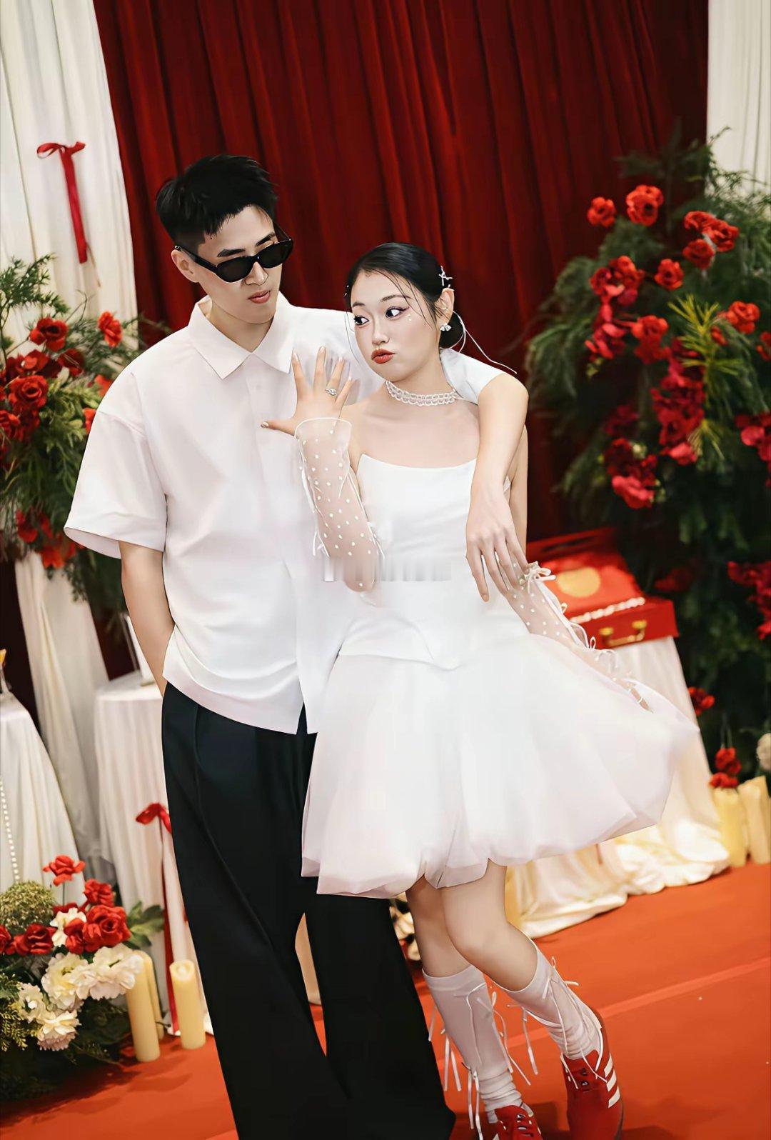 一眼沈佳润在订婚，这到底谁家孩子？​​​