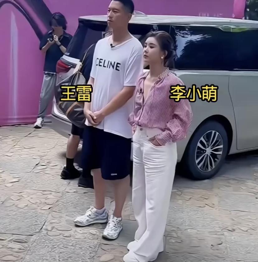 王雷和李小萌这对夫妻，真的把恩爱刻进了生活里。他们相识20年、结婚12年，感情依