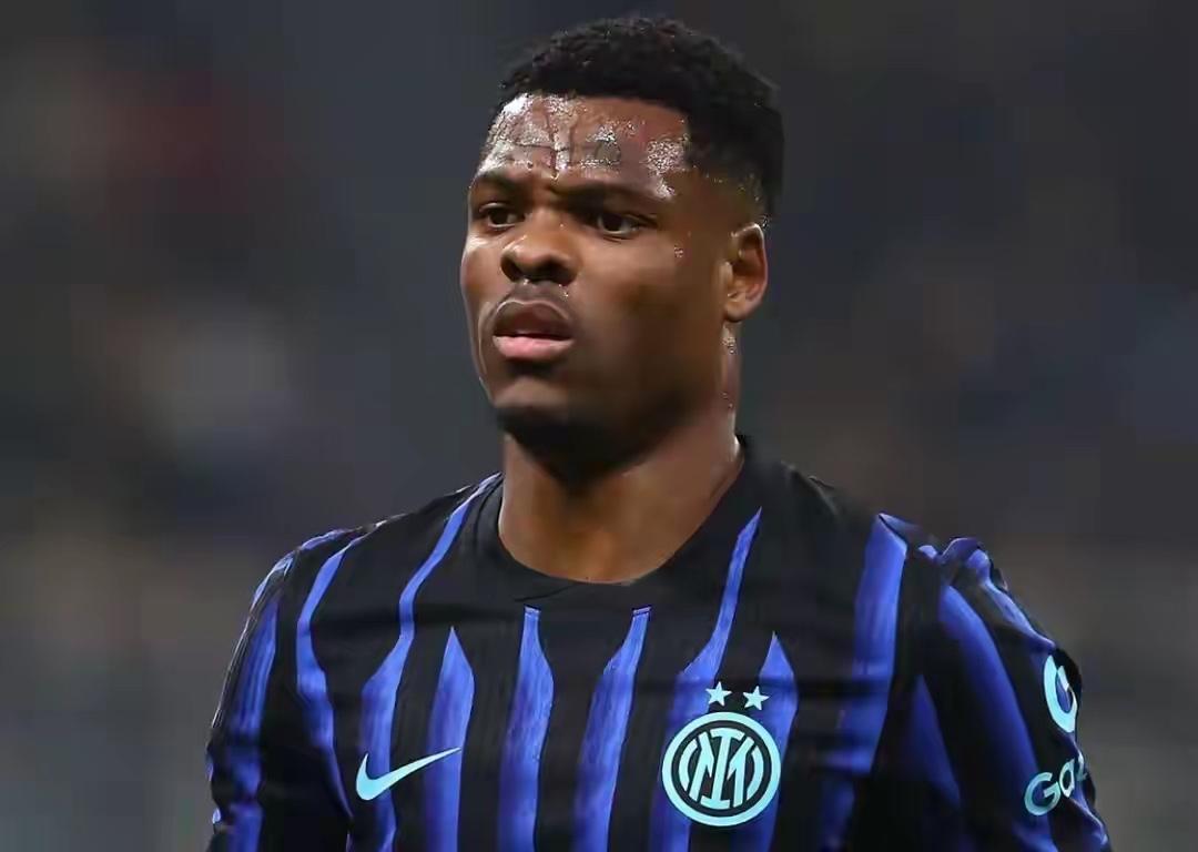 趁机上位？国际米兰右翼卫邓弗里斯的伤病远超预期，目前恢复情况并不乐观，基本结束了