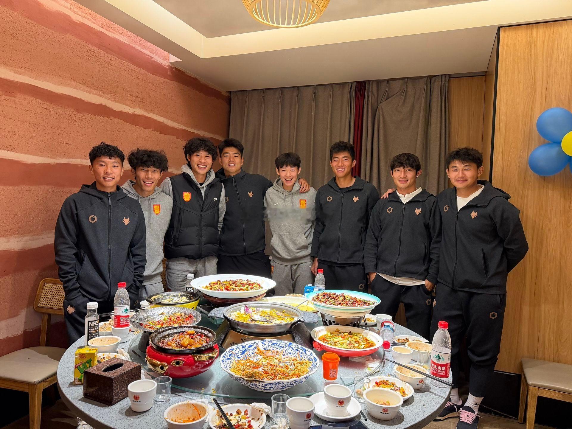 北京国安北京国安“国安德比”后梁少文更新社媒：“聚是一团火，散是满天星。”