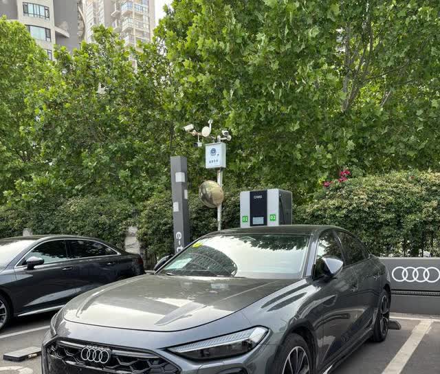 一汽奥迪A5L性价比目前性价比最高。看车很久，目前动力方面a5L有170