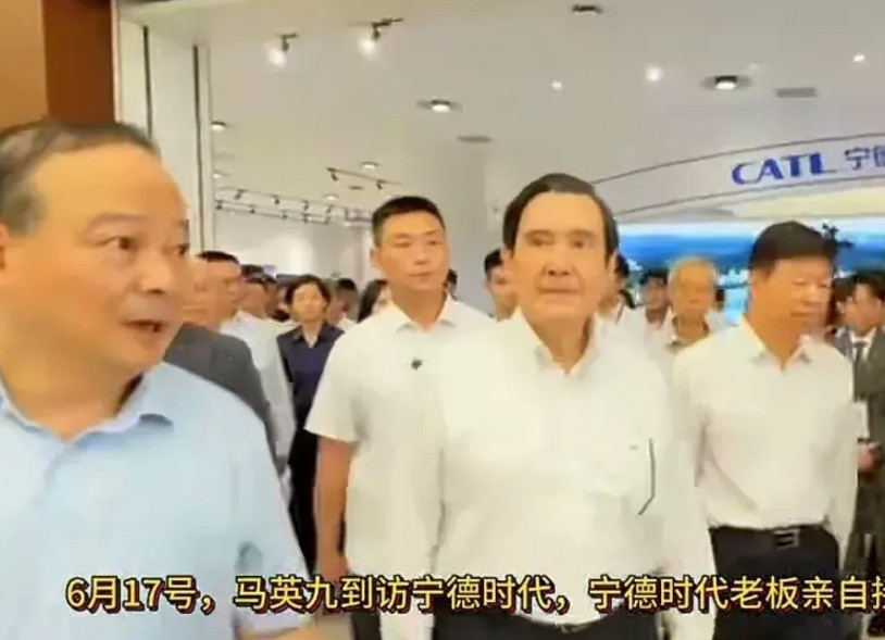 为了显示诚意和尊重，开放众多大陆核心高科技企业院所，让马英九以及他带的一众台湾学