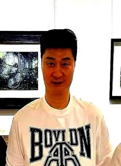 范丞丞家又双叒叕出圈了！这次不是丞丞本人，而是他74岁的老爸范涛在北京三里屯
